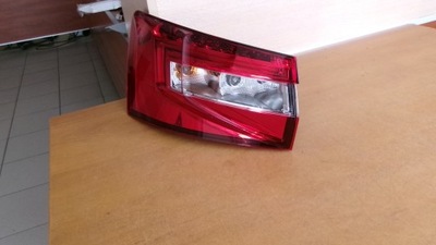 FARO PARTE TRASERA IZQUIERDA SKODA SUPERB 3 3V UNIVERSAL 3V9945207A  