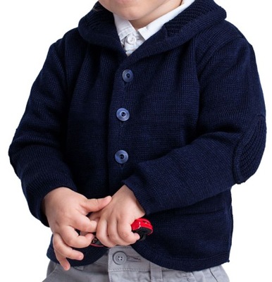 Granatowy sweterek dla chłopca z łatą 62