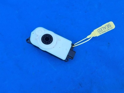 Двигун шторка жалюзі поперечина перед bmw 9881646 фото №1