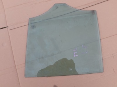 Скло двері лівий задня mercedes ml w166 фото №1