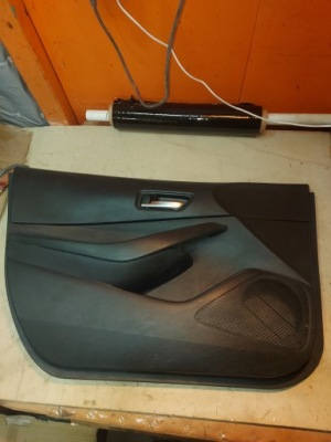 Toyota corolla e21 sedan обшивка двері перед передній лівий 19- фото №1