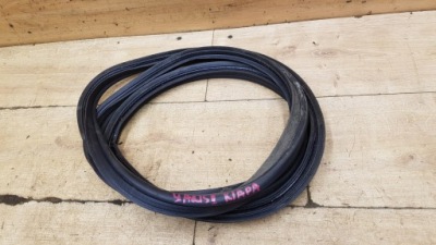 Прокладка крышки багажника задняя toyota yaris ii sedan фото №1