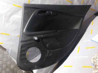 Fiat tipo 2016r. 1.4b обшивка двері правий задня фото №1