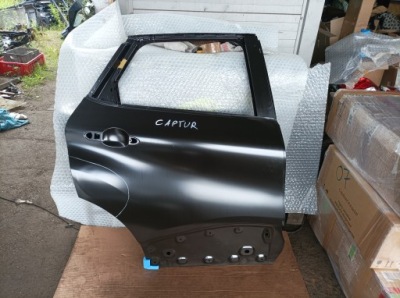 Двері праве задні renault captur 821000283r фото №1