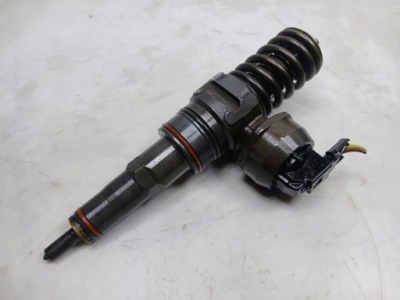 Инжектор насос-форсунка audi a4 b6 1.9 tdi 038130073q фото №1