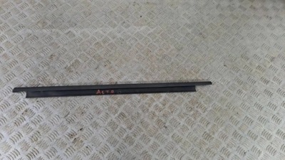Audi a1 8x молдинг уплотнитель дверь правая задняя фото №1