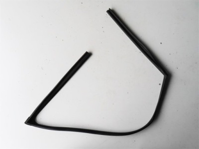 Прокладка передня ліва двері hyundai i30 2 5d фото №1