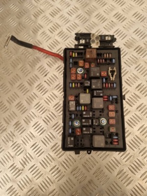 Opel insignia a 2017 рамка / модуль запобіжників 13485544 фото №1