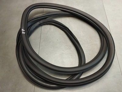 Audi a1 8x прокладка дверь правая 8x3831722c фото №1