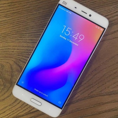 Smartfon Xiaomi Mi5 3 GB/64 GB biały