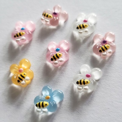 Słodkie kwiatki pszczółki, żywica, 8x10mm - 10 szt