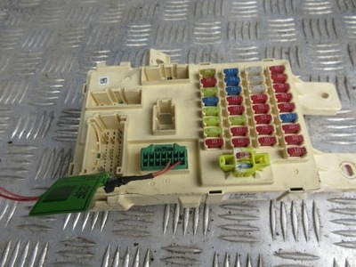 Hyundai h-1 ii коробка запобіжників 91950-4h032 фото №1