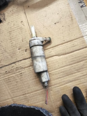 Mercedes w209 помпа омывателя штекер a0345455328 ? фото №1