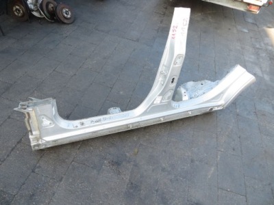 Mercedes w205 лонжерон поріг стійку  лівий 761 14- фото №1