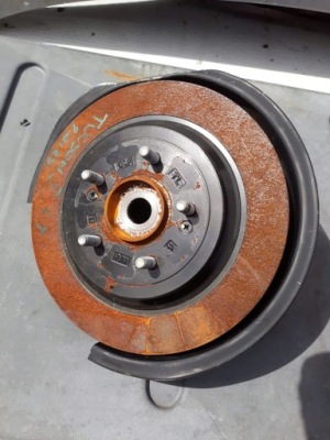 Поворотний кулак лівий задня tucson ii lift 2.0 crdi 4wd фото №1