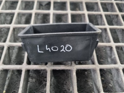 Peugeot 2008 2 накладка туннель среднего бардачка 9828519180 идеальная фото №1