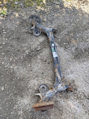 Oś балка задняя подвеска vw fox 2010 rok фото №1