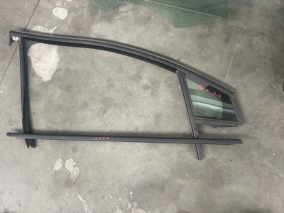 Opel astra k v прокладка дверь правая стекло 17r фото №1