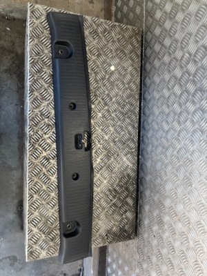 Twingo iii 849202470r молдинг накладка багажника фото №1