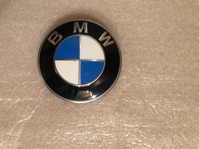 Emblemat BMW tylny G01 G05 G06 G07 Ory 51147499154