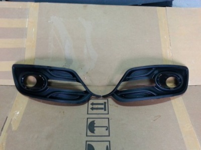 Решітка бампера права megane iii lift 13- фото №1