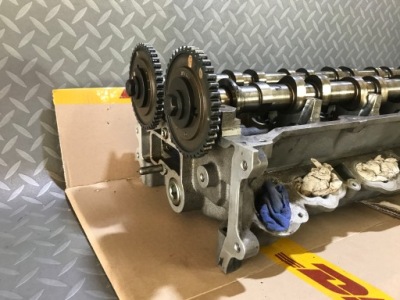 Вал распределительного вала выпускной aston martin db9 5.9 v12 фото №1