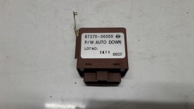 Korando ii 2 96- реле вікон 87370-06000 фото №1