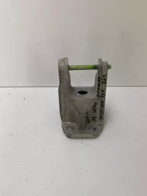 Nissan leaf ii 2 19r подушка кронштейн коробки двигателя фото №1