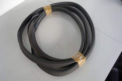 Mercedes w164 ml прокладка кришки багажника фото №1