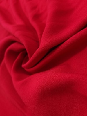 Materiał wiskoza gładka tkanina na sukienkę czerwony