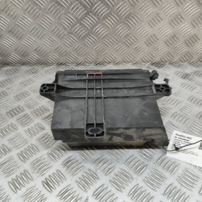 Tesla model x 2018 коробка запобіжників / комплект фото №1