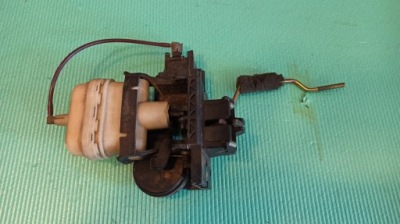 Замок привід кришки mercedes sl r230 2307500085 фото №1