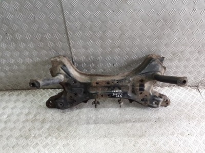 Підрамник поперечина перед toyota yaris i 1.0 16v фото №1