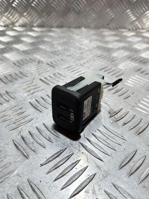 Роз'єм port usb opel insignia b 17- 13598459 фото №1