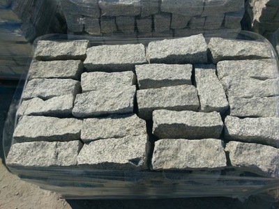 # Palisada granitowa - surowo łupana 10x10x35cm - opornik granitowy