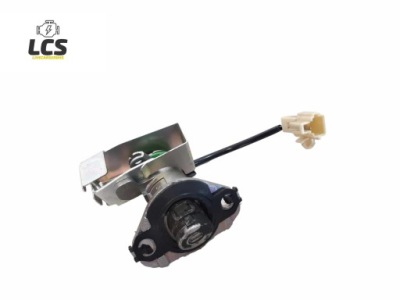 Вкладка замок багажника lexus is 2 220 250 фото №1