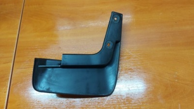 Бризковик лівий задня toyota corolla e16 e18 13-18 фото №1