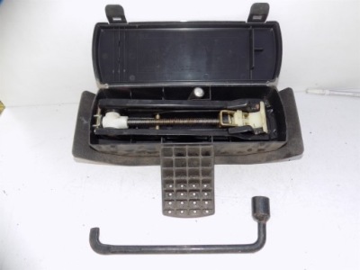 Домкрат набір підйомник ключ 19 mm чохол шпонка peugeot 206 фото №1