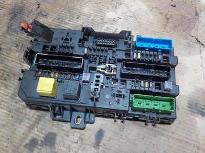 Коробка запобіжників opel оригінальний номер 13145017 фото №1
