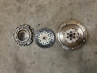 Сцепление полный двухмассовый маховик dacia sandero iii 1.0 tce фото №1