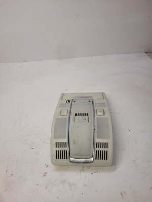 Лампа освітлення кабіни audi оригінальний номер 4f0947135m фото №1