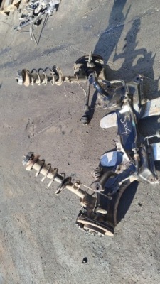 Поворотный кулак левая амортизационная стойка амортизатор перед suzuki sx4 sedici 1.6 шпильки фото №1