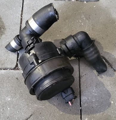 Mercedes c-klasa w205 дополнительная насос wody фото №1