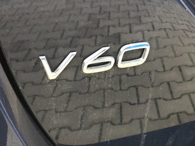 VOLVO V60 ZNACZEK EMBLEMAT NA KLAPĘ TYLNĄ