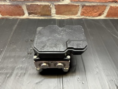 Toyota hilux viii насос abs 44540-71440 фото №1