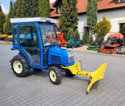 Traktorek ciągnik komunalny sadowniczy Iseki 325 4x4 2002 kabina +PŁUG