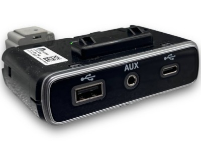 Alfa romeo stelvio разъём usb aux 01561523850 m фото №1