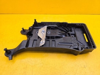 Основание аккумулятор audi a1 2 82a 2q0915331 фото №1