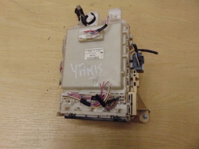Коробка предохранителей toyota yaris ii 82730-52321 фото №1
