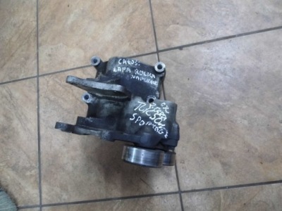 Tucson 1 2.0crdi 07' кронштейн ролик натяжитель фото №1